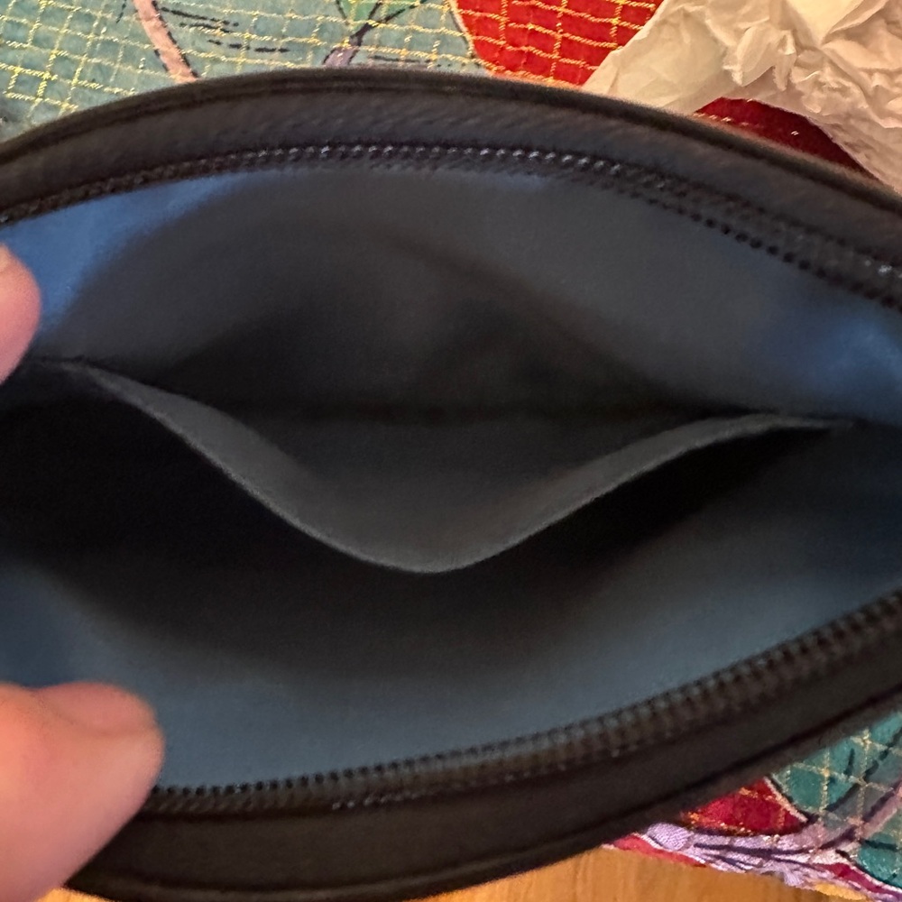 Coach patent leather wristlet. - Picture 5 of 9